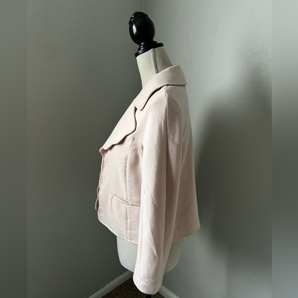 Elevenses scallop breast pink cropped
blazer from Anthropologie Size Small - Picture 6 of 13